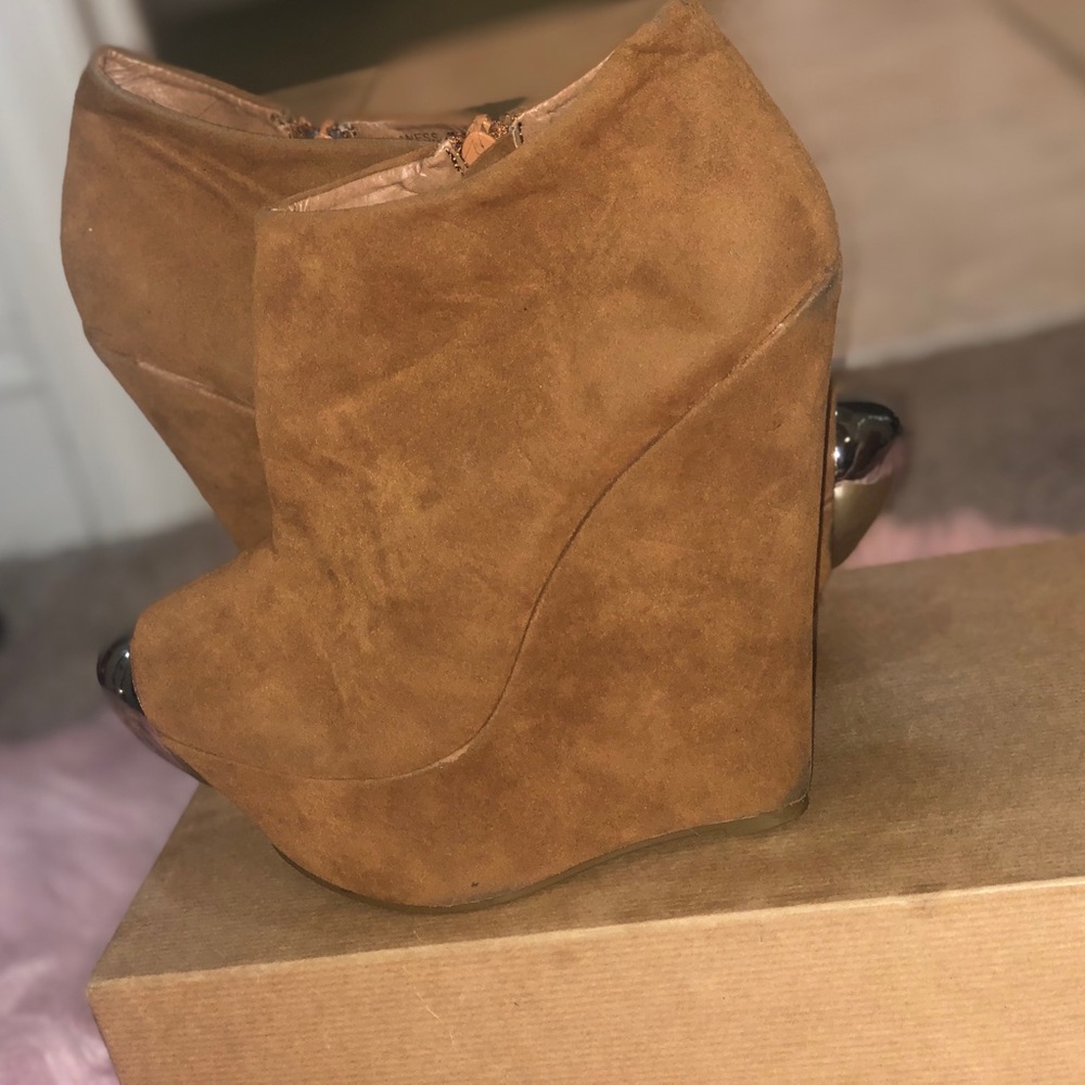 Privileged Tan Booties - Picture 2 of 5